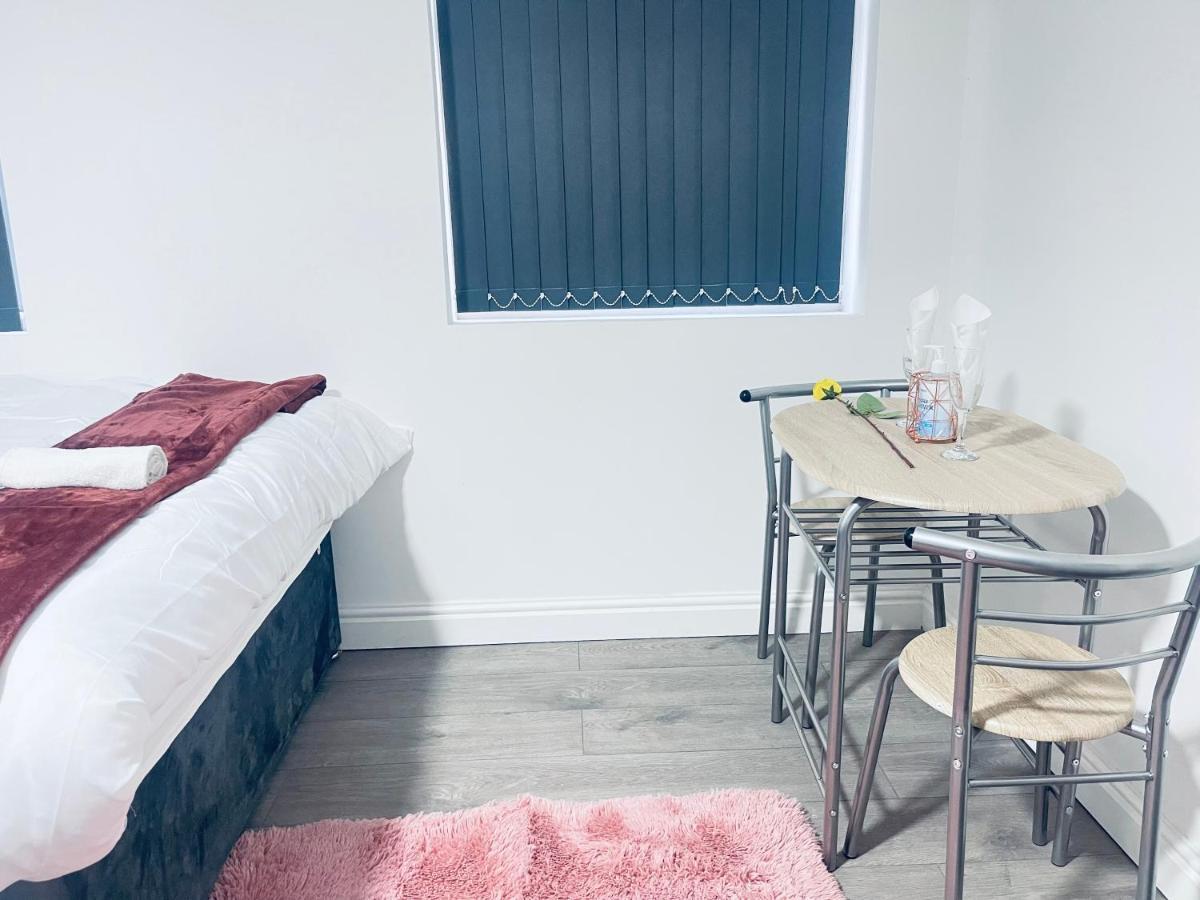 1 Bed Apartment With 2 Beds 1 Double Plus 1 Single Birmingham Extérieur photo