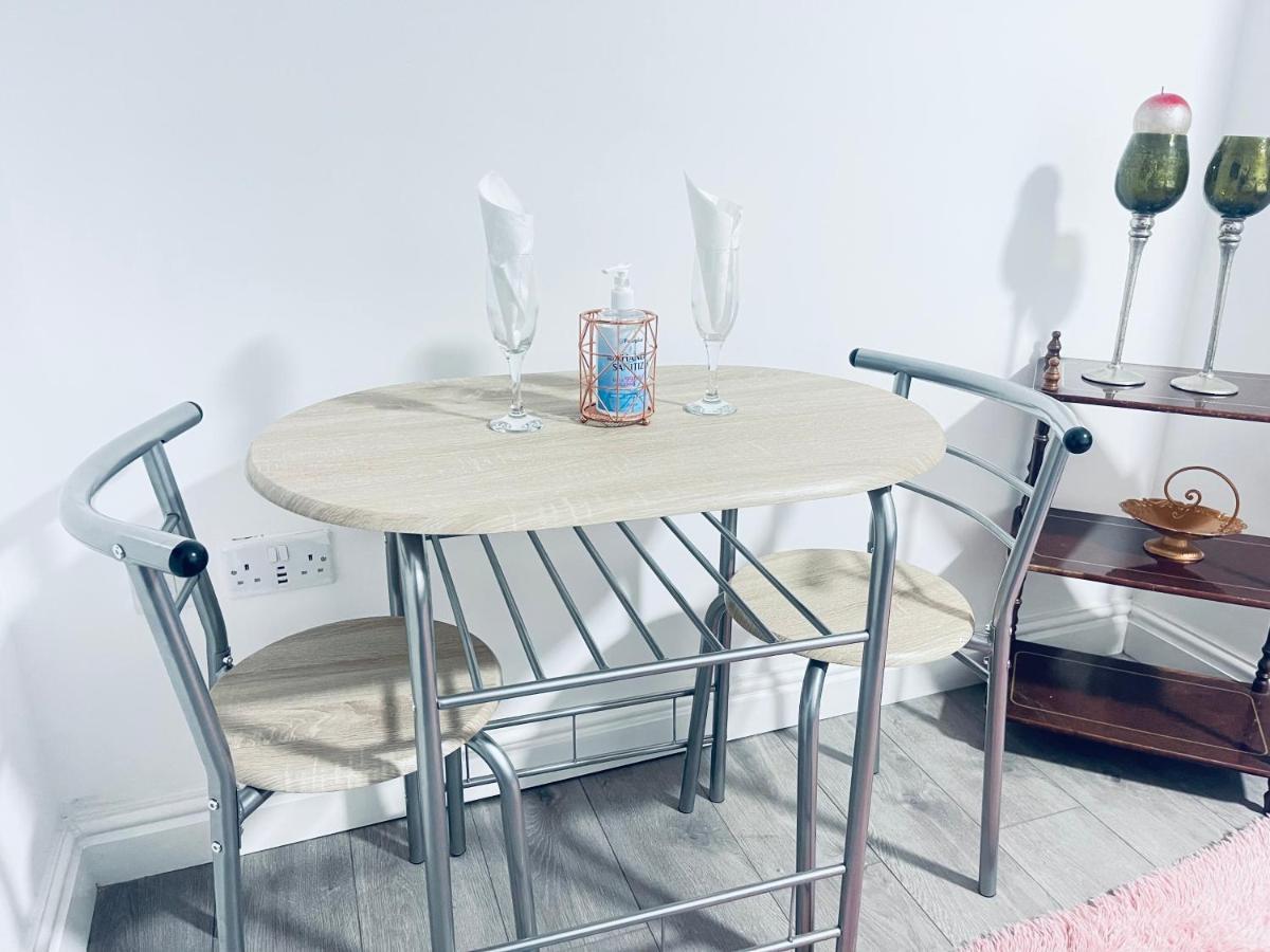 1 Bed Apartment With 2 Beds 1 Double Plus 1 Single Birmingham Extérieur photo