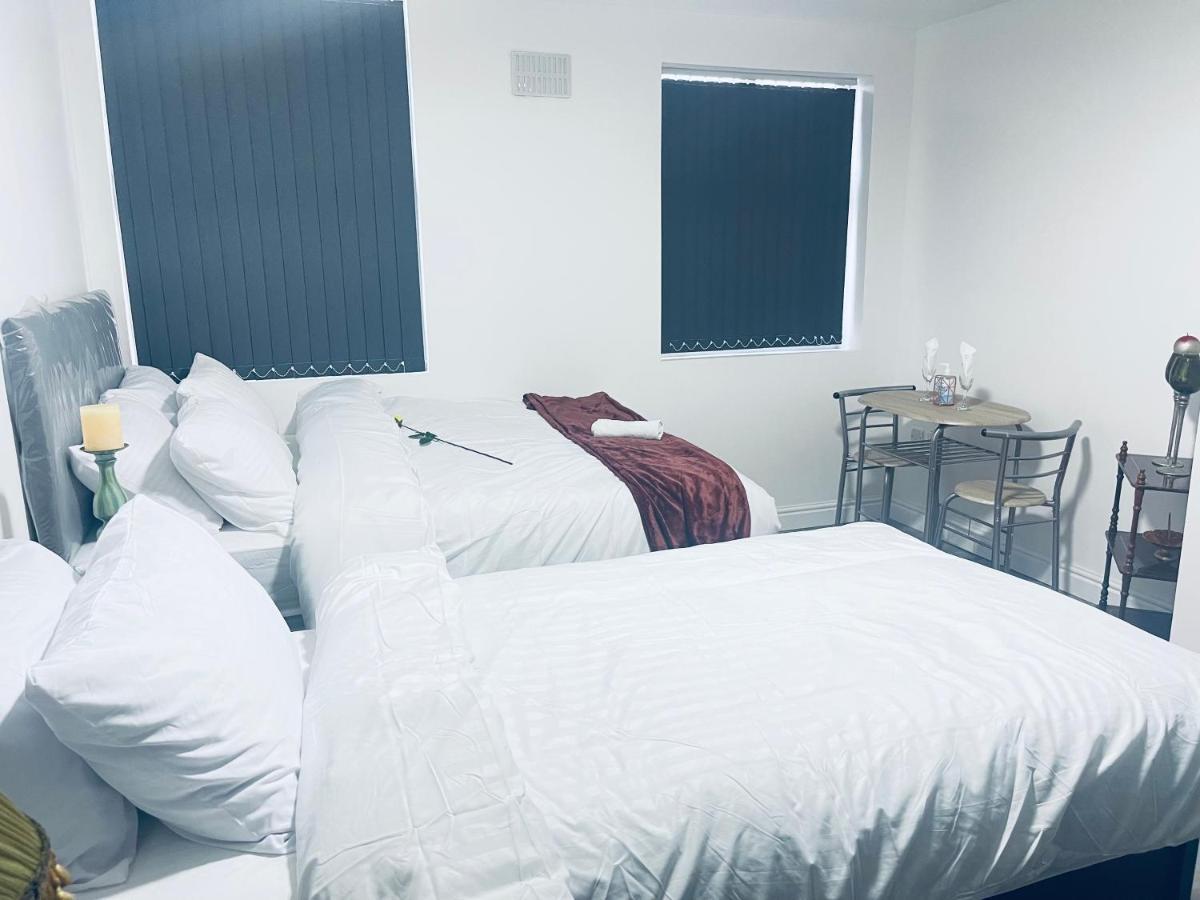 1 Bed Apartment With 2 Beds 1 Double Plus 1 Single Birmingham Extérieur photo